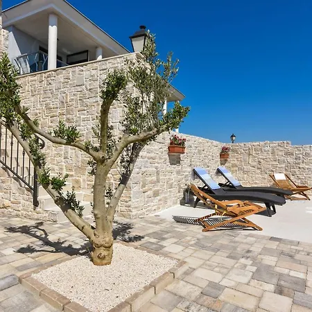 Ana * Privlaka (Zadar)